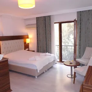 Apart Otel House ***